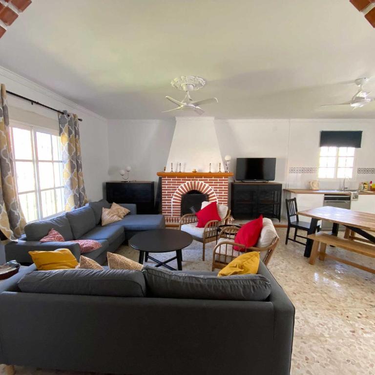 Villa Manoli: 4 bedroom villa in Zahora, ideal for 2 families - Casa de 4 dormitorios - 21