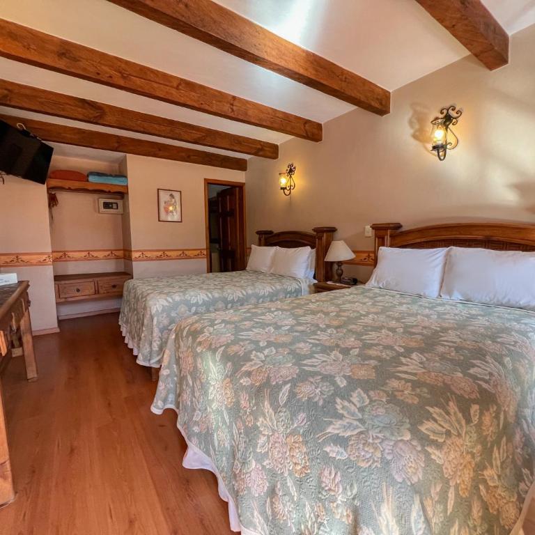 Hotel La Casa de Mamá - Double Room with Two Double Beds - 10