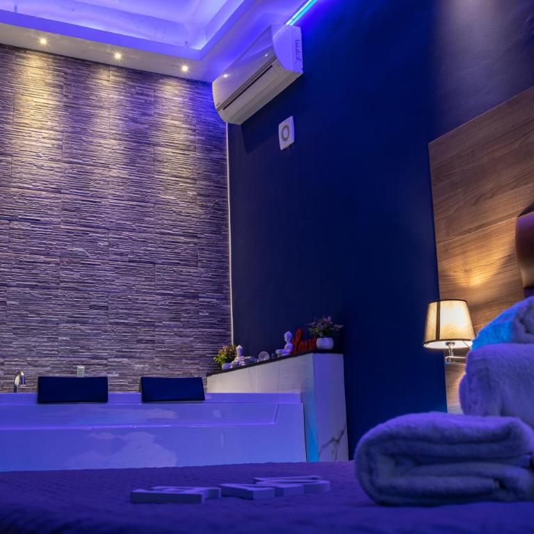Exclusive - King Room with Spa Bath - 4
