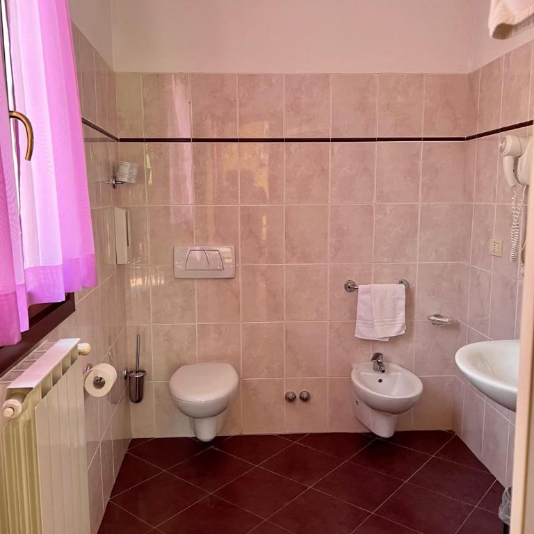 La Griglia Hotel - Camera Matrimoniale con Letto Supplementare - 1