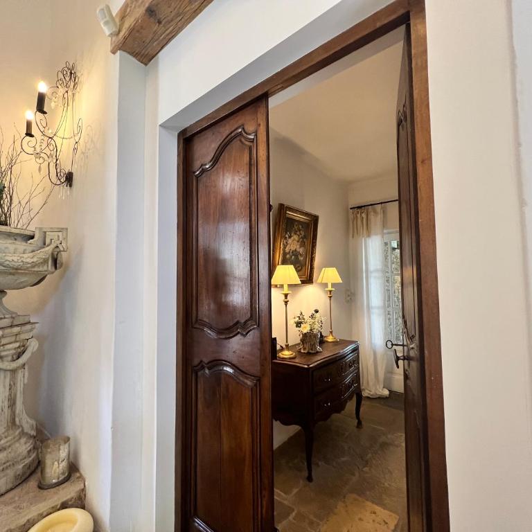 Villa Hautvallon - Peaceful Escape in Provence - Deluxe Double Room with Terrace - 8