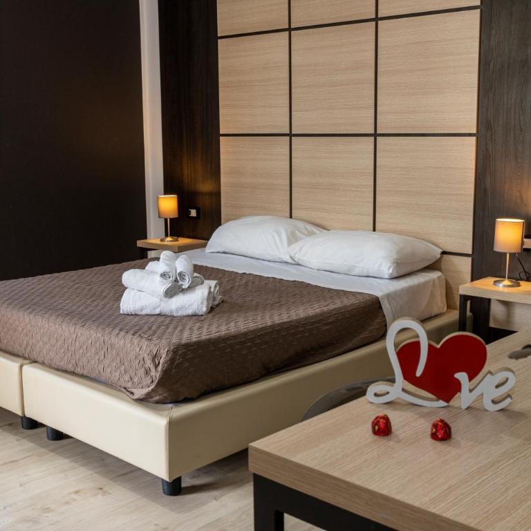 Exclusive - Double Room with Shared Bathroom - 3