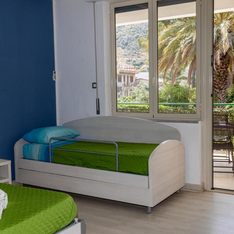 Exclusive - Double Room with Shared Bathroom - 10