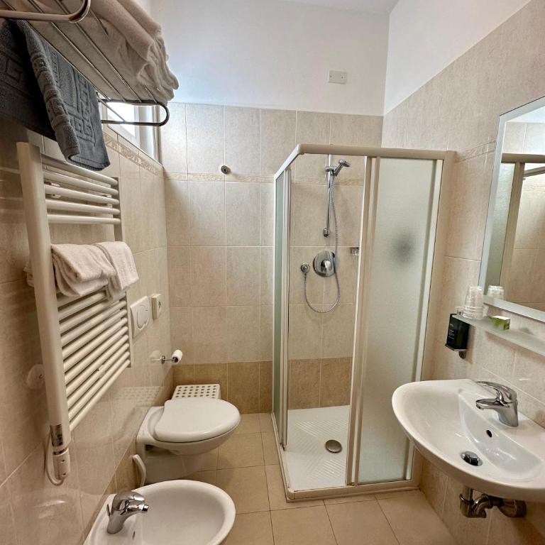 Hotel Rex Rimini - Camera Familiare Superior - 2