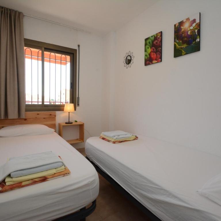 Alojamientos familiares Sa Gavina Estartit, Principal - Three-Bedroom Apartment with Balcony & Pool View ( 6-8) - 4