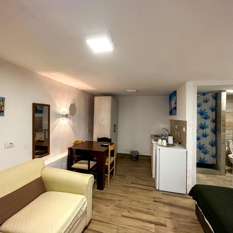 Serenita Stone House - Studio - 2