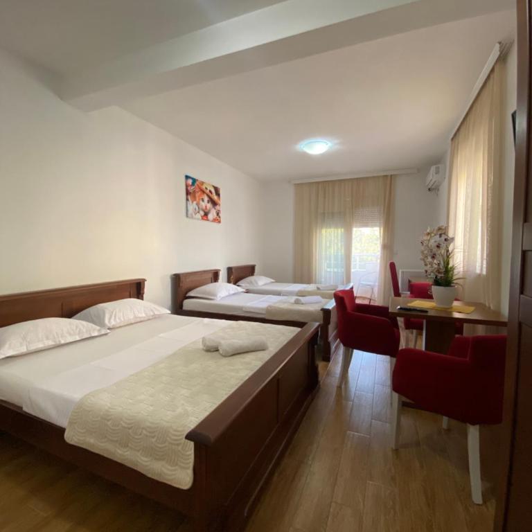 Casa ROBI - Apartments - Quadruple Room with Garden View - 1