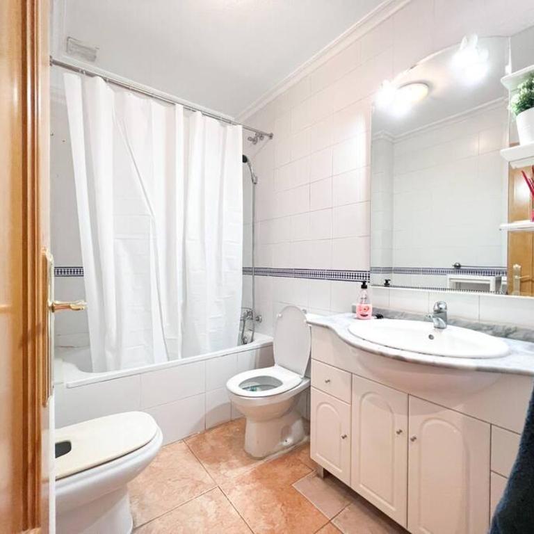 Apartamento en Torrevieja - Three-Bedroom Apartment - 9