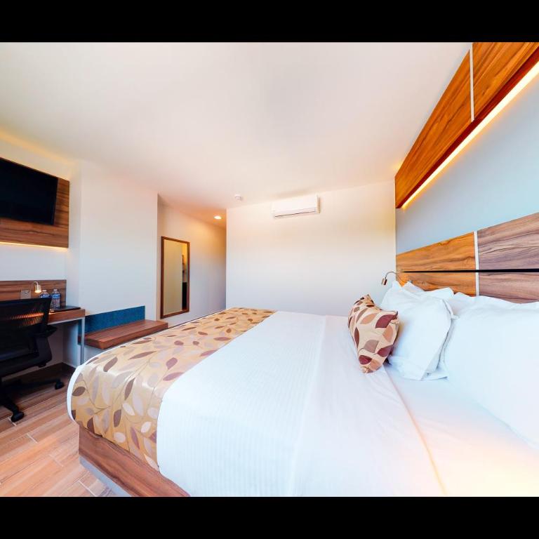 Sleep Inn Tijuana - Queen Room - 12