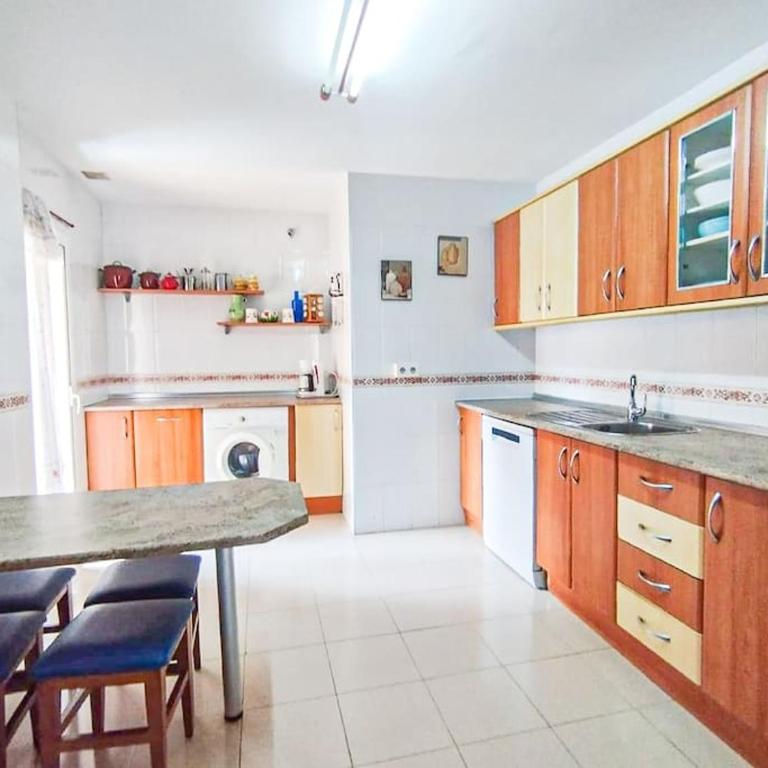 Spacious 4 bedroom with parking in town centre, Nerja - Apartamento - 3
