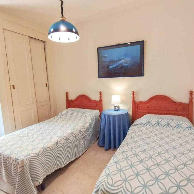 Spacious 4 bedroom with parking in town centre, Nerja - Apartamento - 8