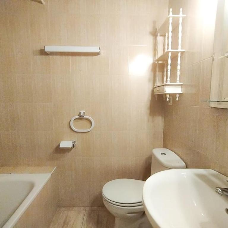 Spacious 4 bedroom with parking in town centre, Nerja - Apartamento - 13