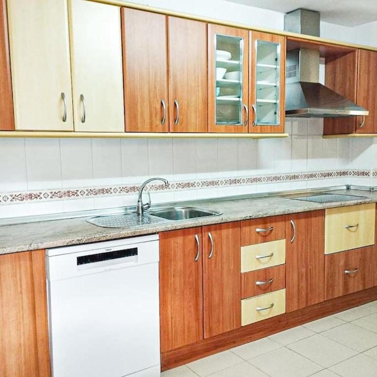 Spacious 4 bedroom with parking in town centre, Nerja - Apartamento - 4