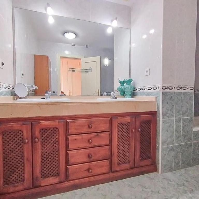 Spacious 4 bedroom with parking in town centre, Nerja - Apartamento - 14