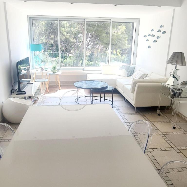 SUPERBE APPARTEMENT DANS CADRE D'EXCEPTION - Piscine, Plage et Tennis privé - Appartement 2 Chambres - 24