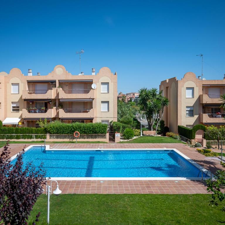 AT015 Piscina y aparcamiento, a 7 min de la playa La Paella - Three-Bedroom Apartment - 5