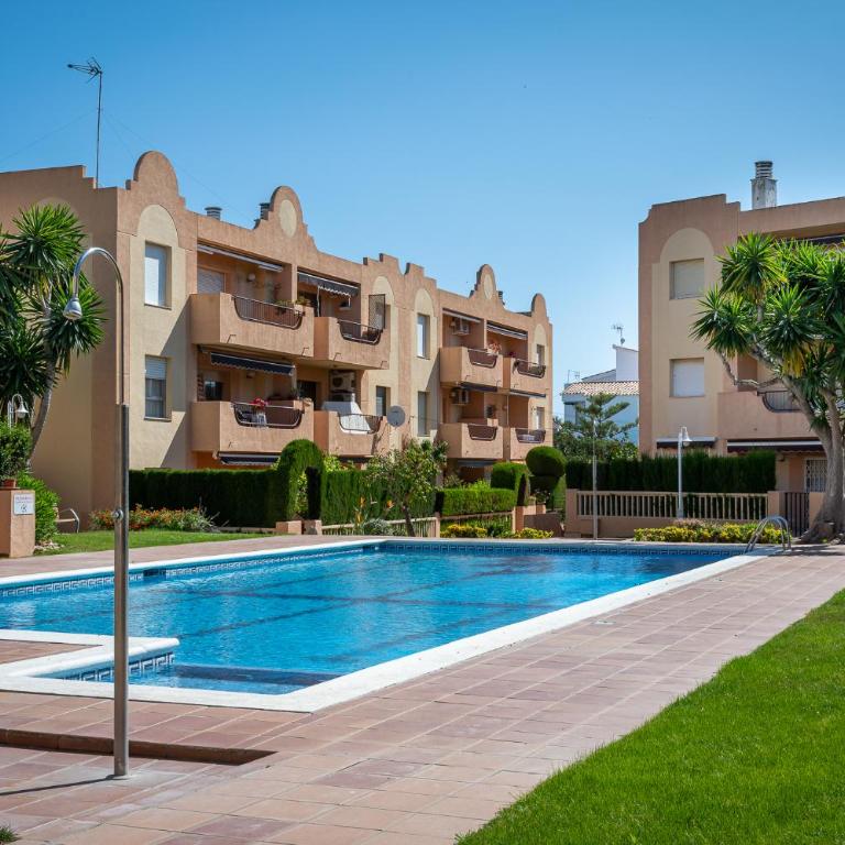 AT015 Piscina y aparcamiento, a 7 min de la playa La Paella - Three-Bedroom Apartment - 4