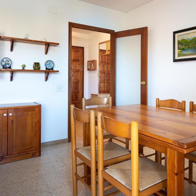 AT015 Piscina y aparcamiento, a 7 min de la playa La Paella - Three-Bedroom Apartment - 11