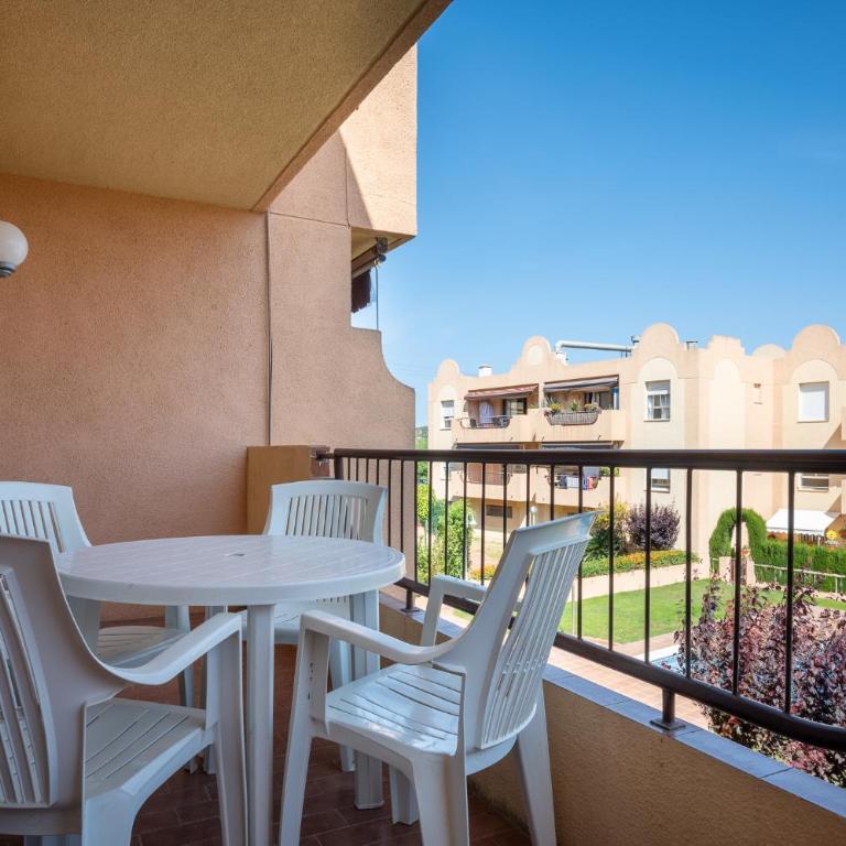 AT015 Piscina y aparcamiento, a 7 min de la playa La Paella - Three-Bedroom Apartment - 8