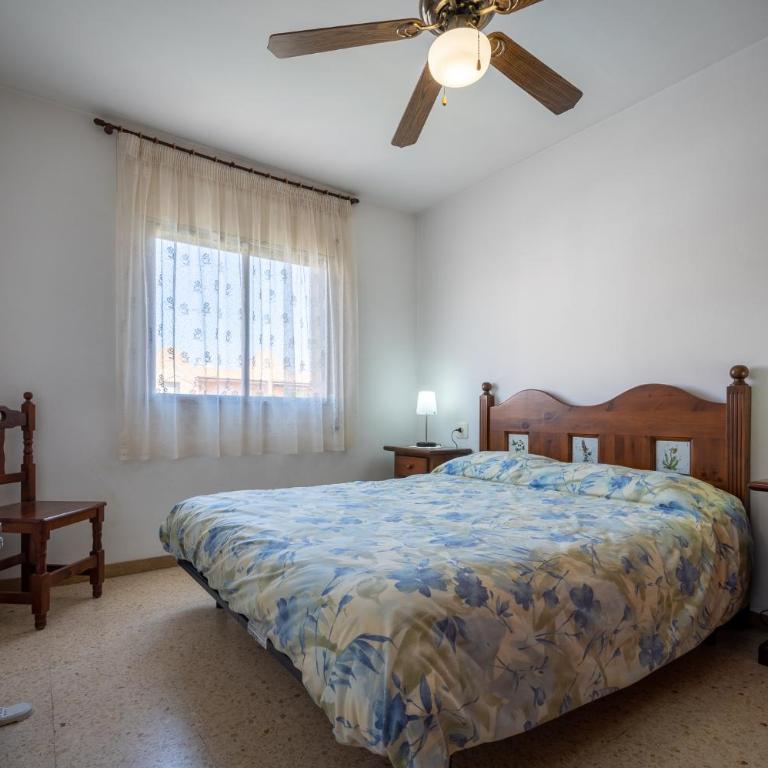 AT015 Piscina y aparcamiento, a 7 min de la playa La Paella - Three-Bedroom Apartment - 15