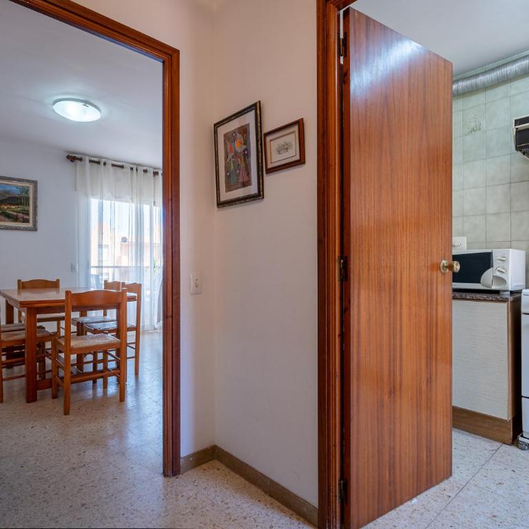 AT015 Piscina y aparcamiento, a 7 min de la playa La Paella - Three-Bedroom Apartment - 27