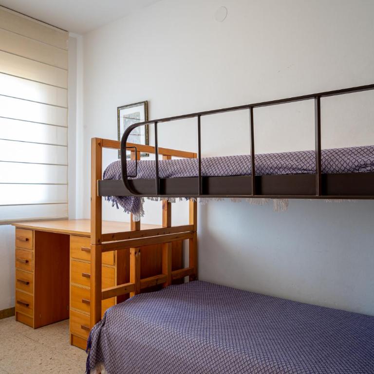 AT015 Piscina y aparcamiento, a 7 min de la playa La Paella - Three-Bedroom Apartment - 25