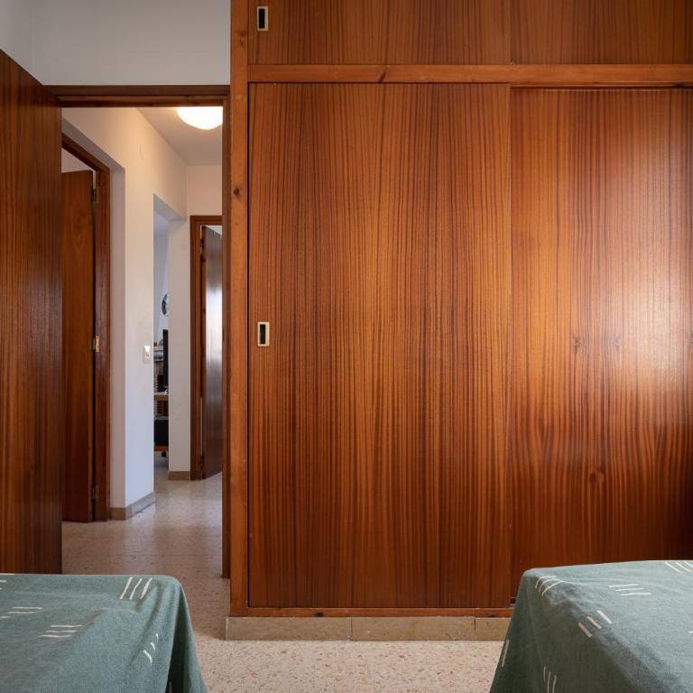 AT015 Piscina y aparcamiento, a 7 min de la playa La Paella - Three-Bedroom Apartment - 20