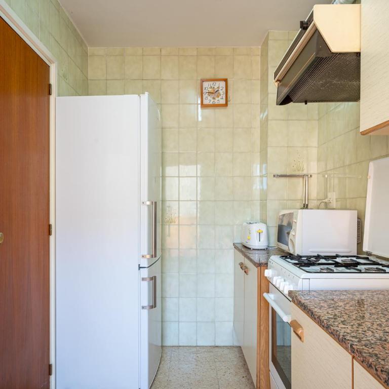 AT015 Piscina y aparcamiento, a 7 min de la playa La Paella - Three-Bedroom Apartment - 26