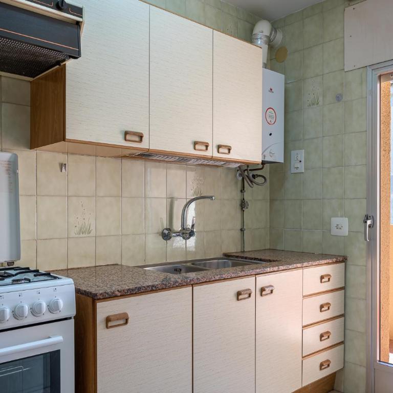 AT015 Piscina y aparcamiento, a 7 min de la playa La Paella - Three-Bedroom Apartment - 30