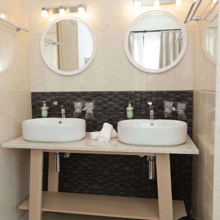 Hotel Tara Becici - Junior Suite with Sea View - 3