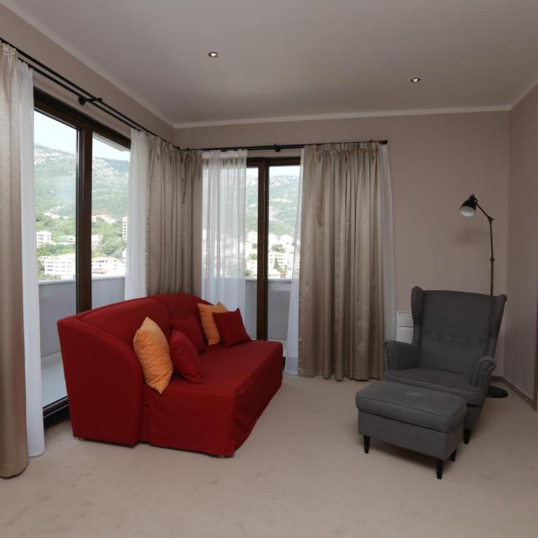Hotel Tara Becici - Junior Suite with Mountain View - 4