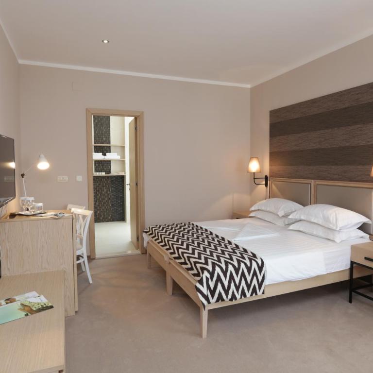 Hotel Tara Becici - Junior Suite with Sea View - 7