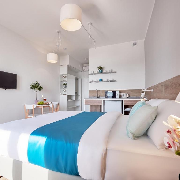 APART Garni Hotel LARIMAR - Deluks Dvokrevetna Soba sa Bračnim Krevetom i Bočnim Pogledom na More - 11