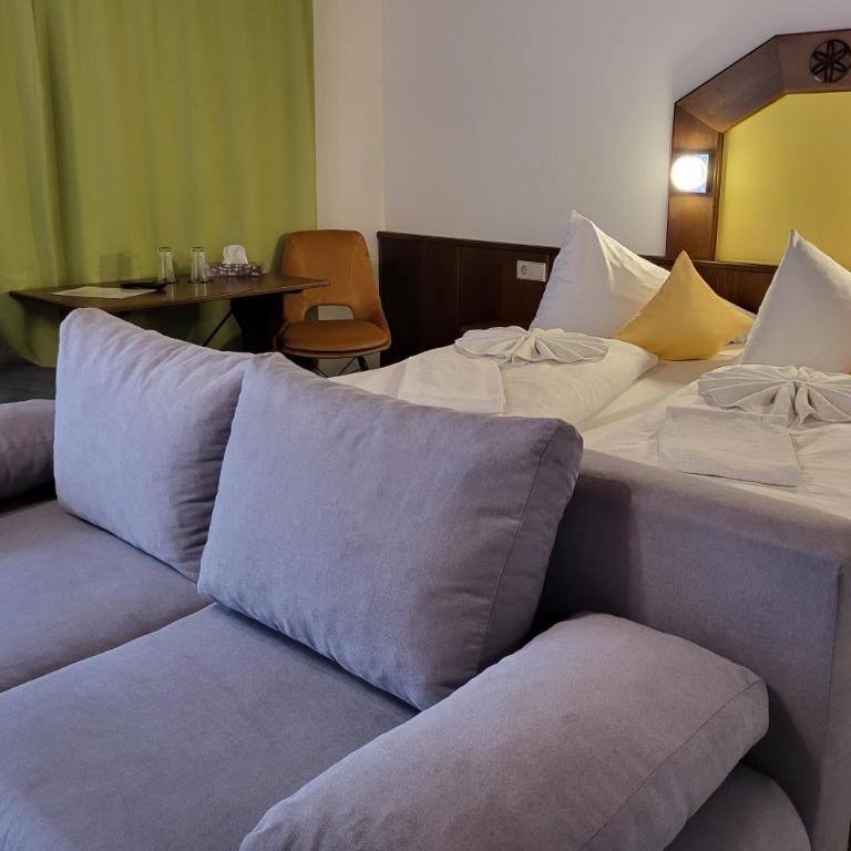 Gasthof zur Schmiede - Doppelzimmer mit Balkon - 10