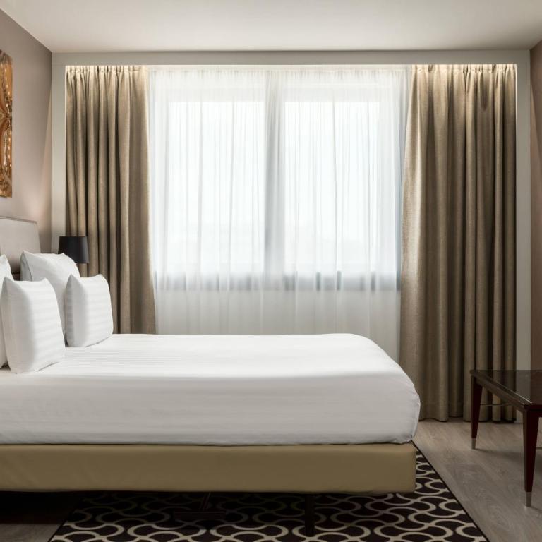 AC Hotel Paris Porte Maillot by Marriott - Chambre Lit King-Size Supérieure - 4