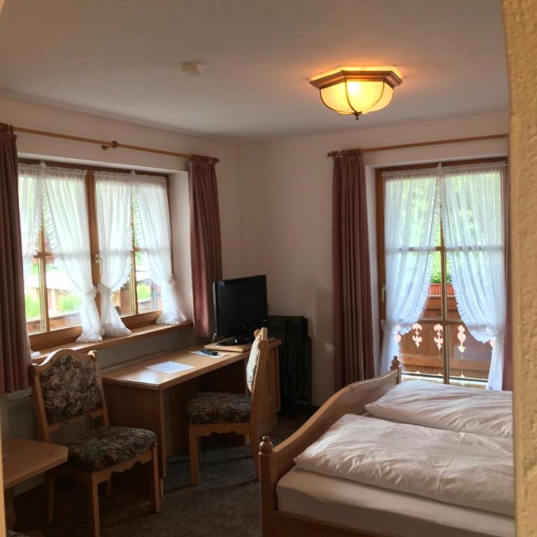 Gästehaus Schwarzlofer - Basic Dreibettzimmer - 7