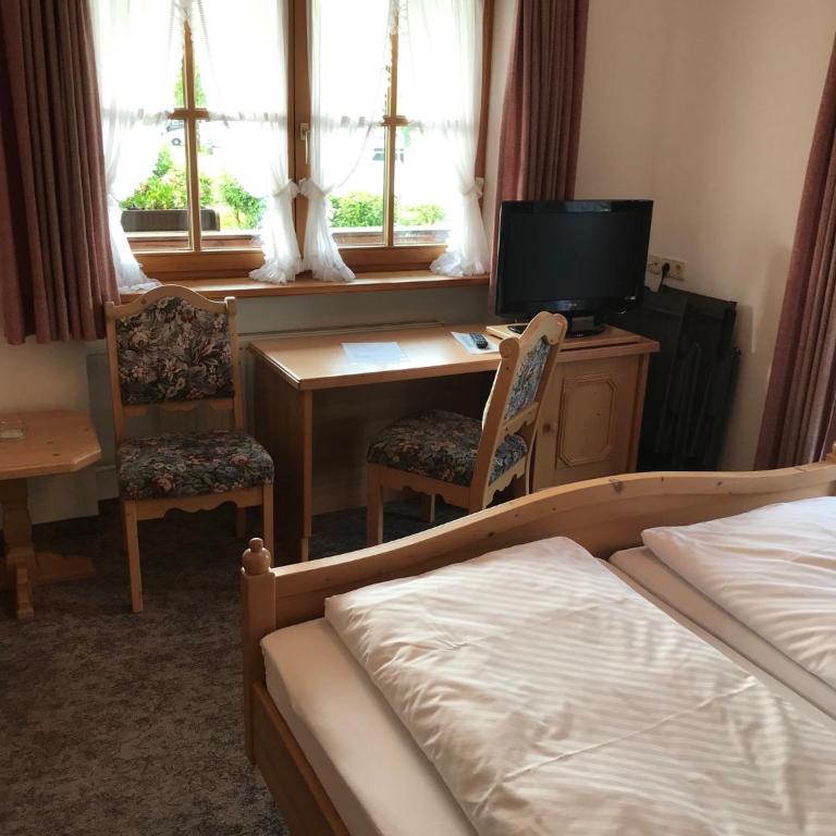 Gästehaus Schwarzlofer - Basic Dreibettzimmer - 8