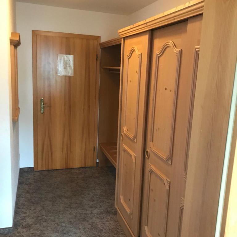 Gästehaus Schwarzlofer - Basic Dreibettzimmer - 9