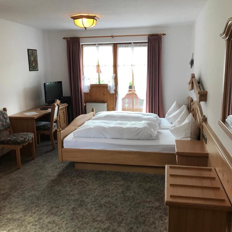 Gästehaus Schwarzlofer - Basic Dreibettzimmer - 12