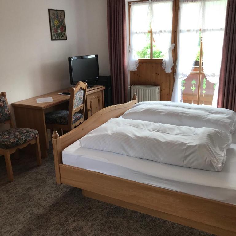 Gästehaus Schwarzlofer - Basic Dreibettzimmer - 13