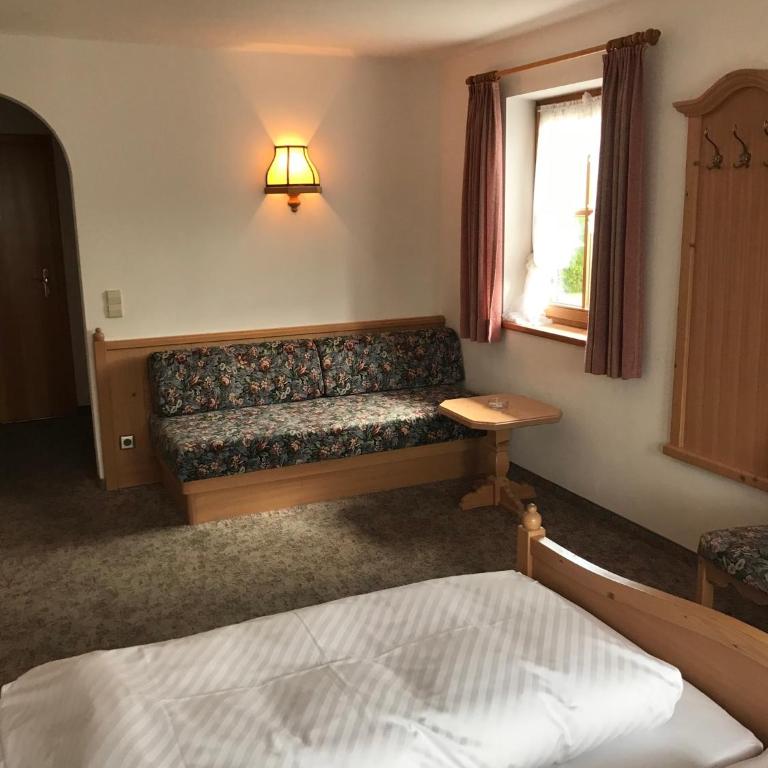 Gästehaus Schwarzlofer - Basic Dreibettzimmer - 16