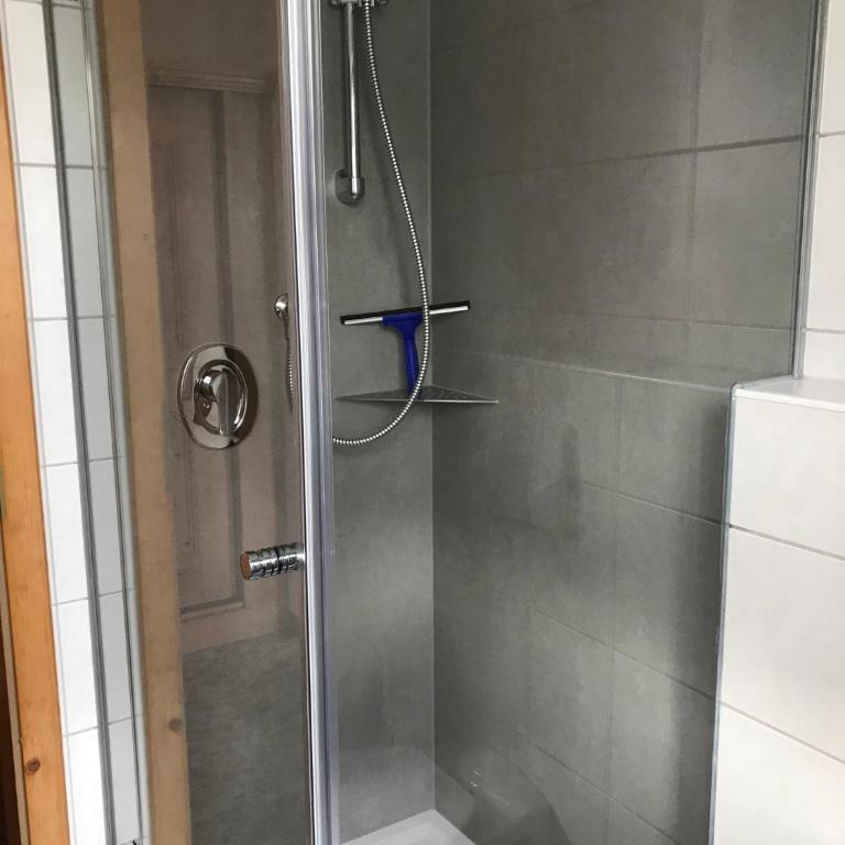 Gästehaus Schwarzlofer - Basic Dreibettzimmer - 19