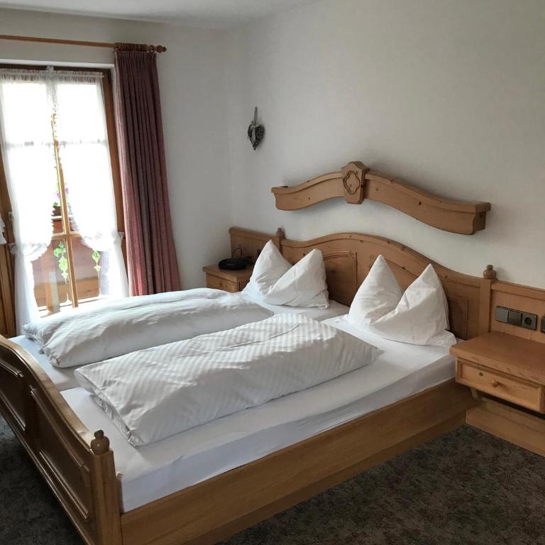 Gästehaus Schwarzlofer - Budget Dreibettzimmer - 11
