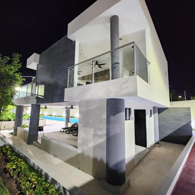 Astoria Gated Condos - Apartamento de 2 dormitorios - 1