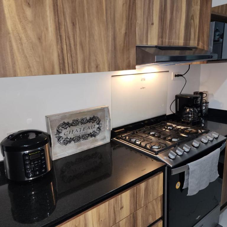 Astoria Gated Condos - Apartamento de 2 dormitorios - 14