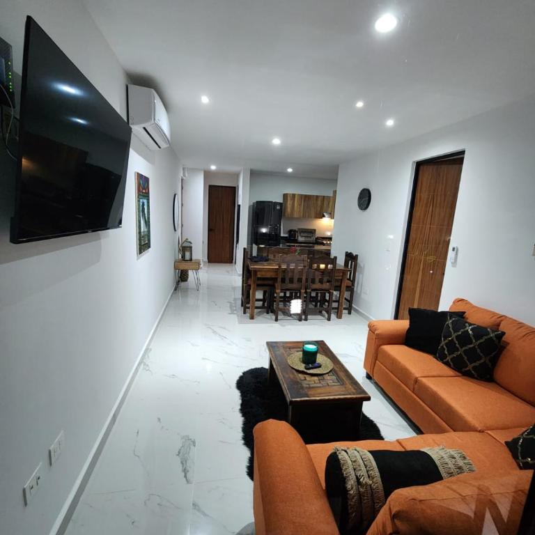 Astoria Gated Condos - Apartamento de 2 dormitorios - 20