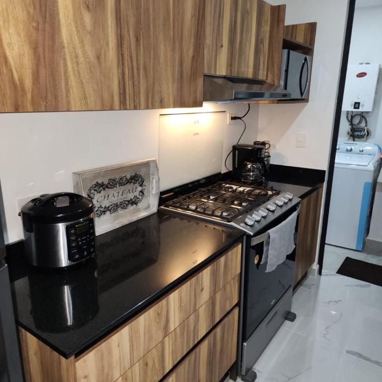 Astoria Gated Condos - Apartamento de 2 dormitorios - 21