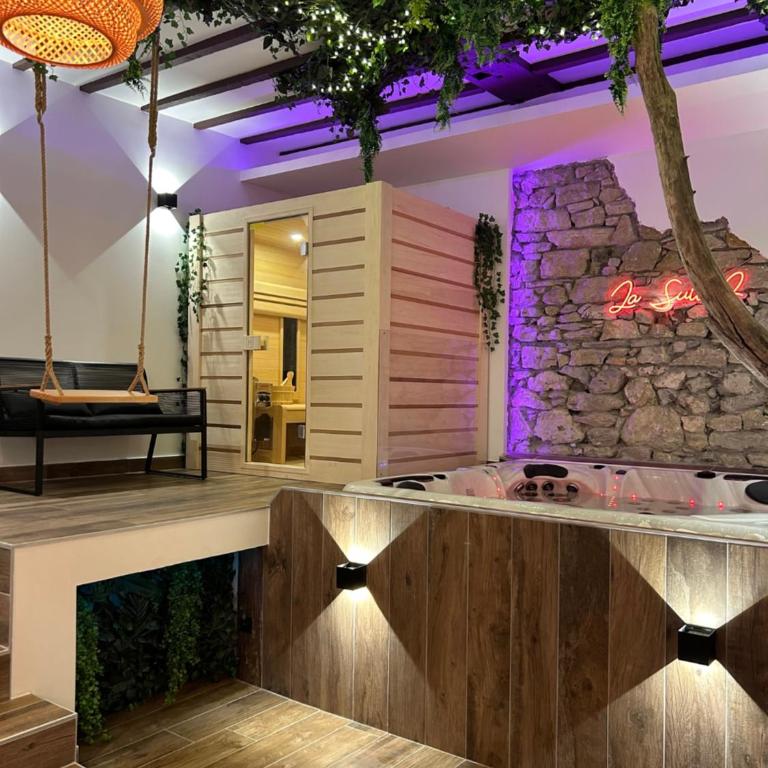 Grenoble LA SUITE 2 spa jaccuzzi et sauna privatif - Suite Deluxe avec Baignoire Spa - 13