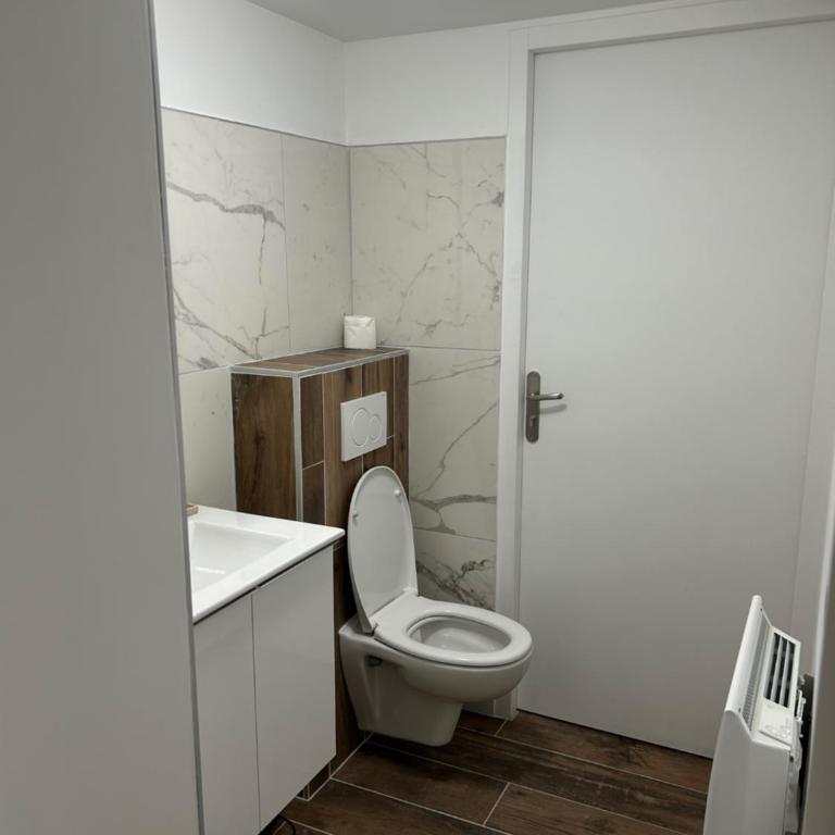 Grenoble LA SUITE 2 spa jaccuzzi et sauna privatif - Suite Deluxe avec Baignoire Spa - 16
