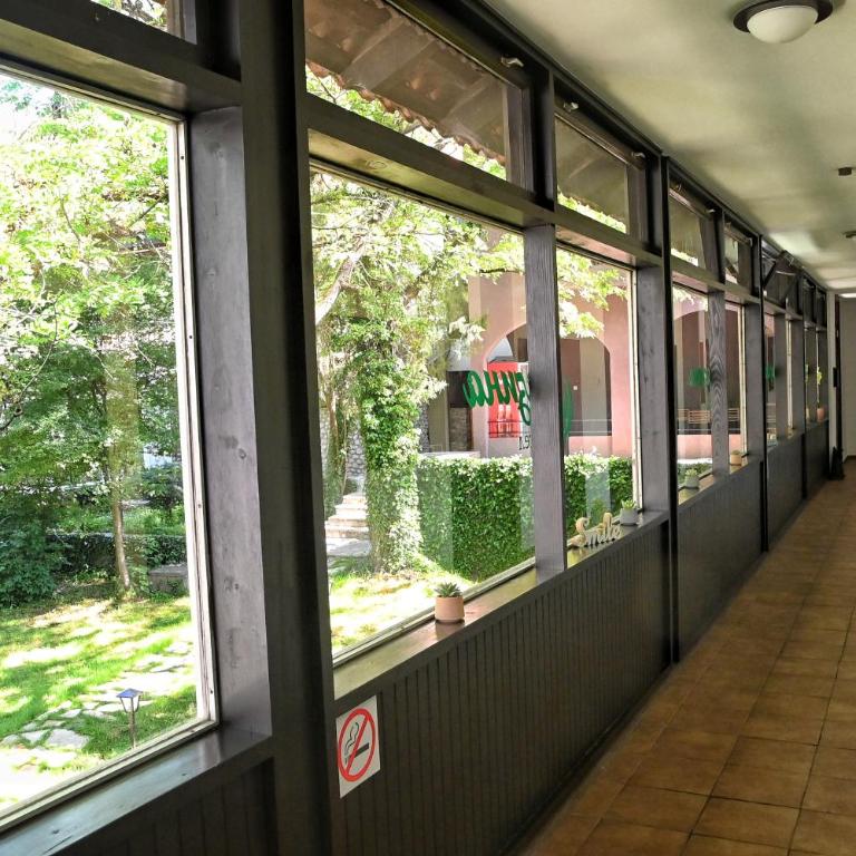 Jazina Hotel - Dvokrevetna Soba sa Bračnim Krevetom i Balkonom - 15